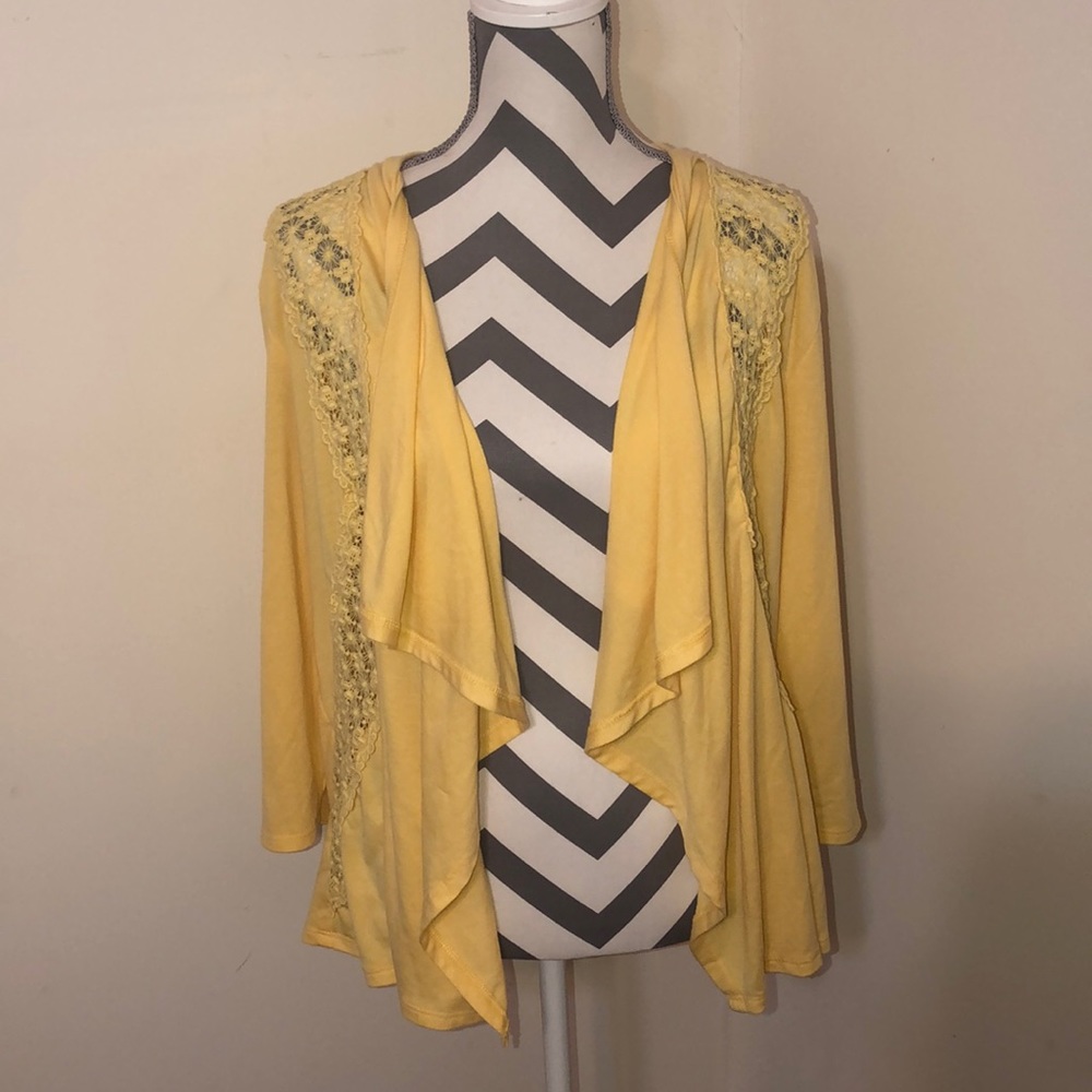 Gorgeous yellow 3/4 sleeve fly away cardigan sz L